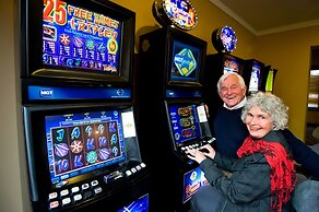 Loxton Community Hotel Motel