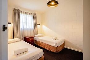 Frimley Lodge Motel