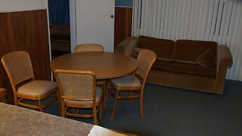 Golden Leaf Motor Inn