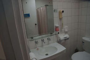 Golden Leaf Motor Inn