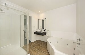 Camellia Court Motel