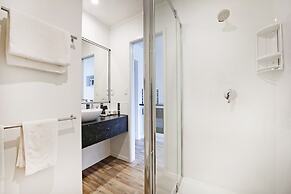 Camellia Court Motel