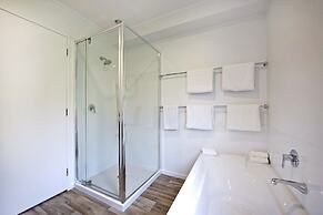 Camellia Court Motel