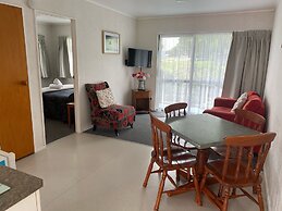 Opononi Lighthouse Motel