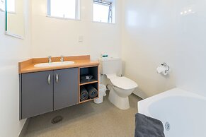 Lakeside Motel & Apartments