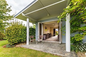 Lakeside Motel & Apartments