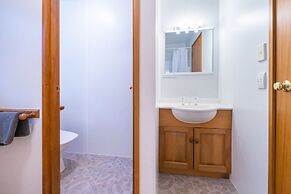 Lakeside Motel & Apartments