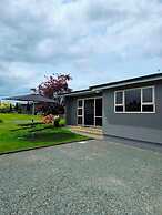 Lakeside Motel & Apartments