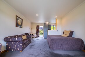 Lakeside Motel & Apartments