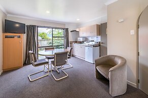 Lakeside Motel & Apartments