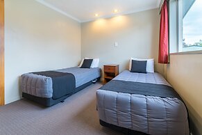 Lakeside Motel & Apartments