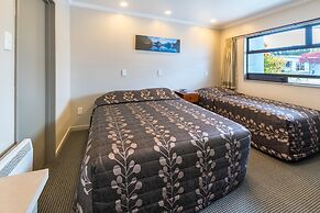 Lakeside Motel & Apartments