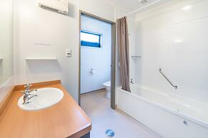 Lakeside Motel & Apartments