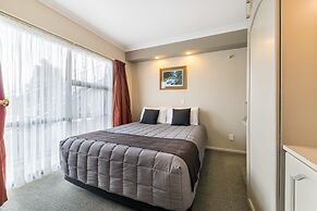 Lakeside Motel & Apartments