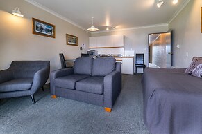 Lakeside Motel & Apartments