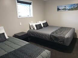 Lakeside Motel & Apartments