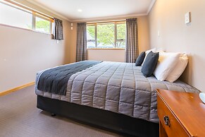 Lakeside Motel & Apartments