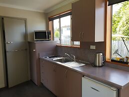 Lakeside Motel & Apartments