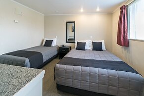 Lakeside Motel & Apartments