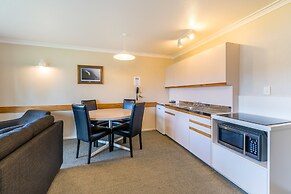 Lakeside Motel & Apartments