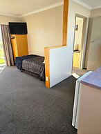 Lakeside Motel & Apartments