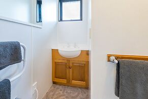 Lakeside Motel & Apartments