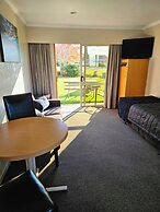 Lakeside Motel & Apartments