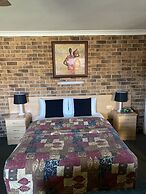 Golden Grain Motor Inn