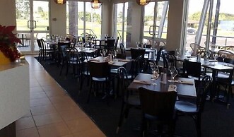 Tropixx Motel & Restaurant