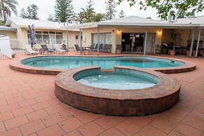 Glenelg Motel