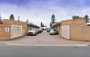 Glenelg Motel