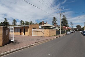 Glenelg Motel