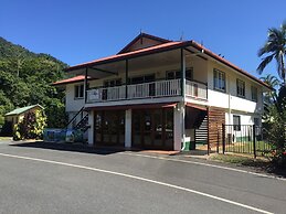 Cairns Crystal Cascades Holiday Park