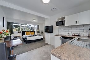 Archway Motel & Chalets