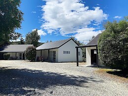 Archway Motel & Chalets