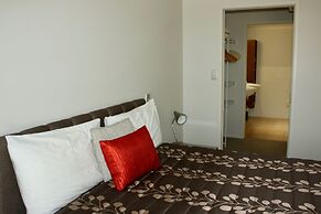 The Reef Beachfront Apartments