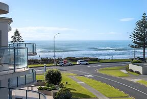 The Reef Beachfront Apartments