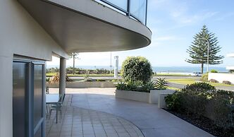 The Reef Beachfront Apartments