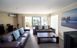 The Reef Beachfront Apartments