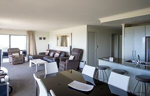 The Reef Beachfront Apartments