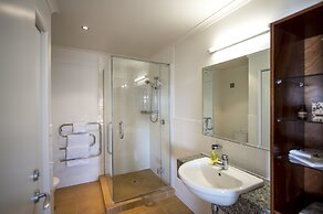 The Reef Beachfront Apartments