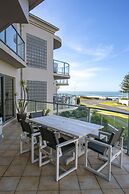 The Reef Beachfront Apartments