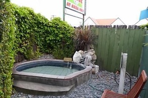 Utuhina Hot Springs Lodge