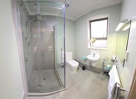 Tower Junction Motor Lodge