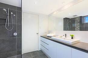 Elouera Tower Beachfront Apartments