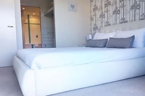 Silvershore Apartments on the Broadwater