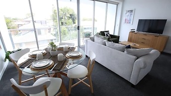 Silvershore Apartments on the Broadwater