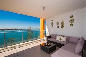 Silvershore Apartments on the Broadwater