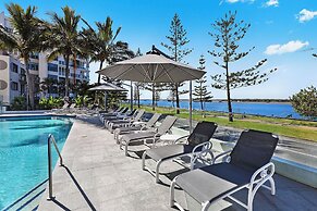 Silvershore Apartments on the Broadwater