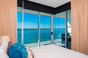 Silvershore Apartments on the Broadwater
